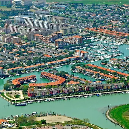 Апартаменты Spacious On Two Floors With Corner Garden