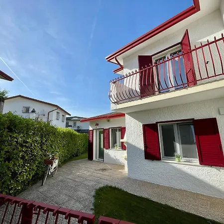 Spacious On Two Floors With Corner Garden *
